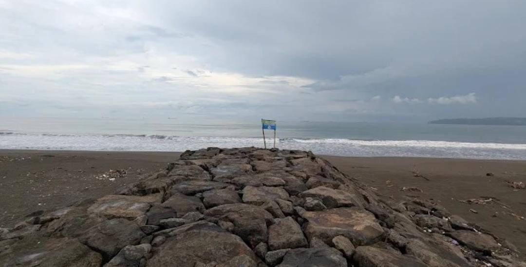 PIK Pantai Indah Kemiren: Santai di Tepi Laut Cilacap